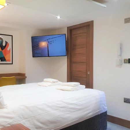 Studios At 74 Swindon Bagian luar foto
