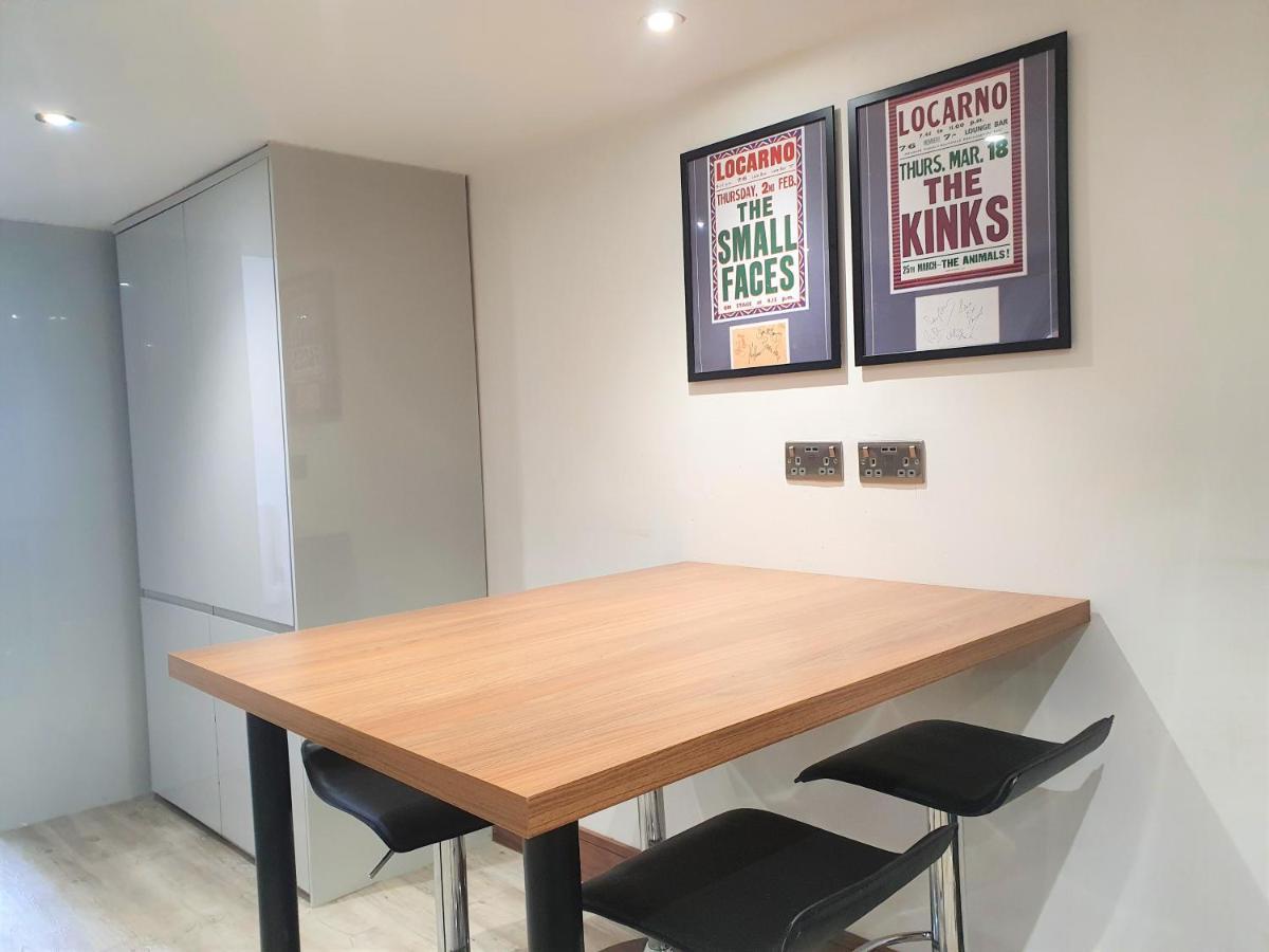 Studios At 74 Swindon Bagian luar foto